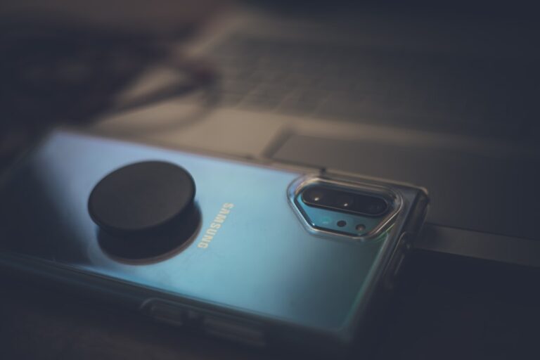 Essential Accessories for Your Newest Smartphone or Tablet